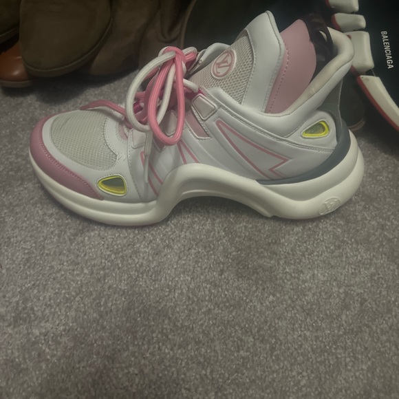 Signature LV detail on white with pink sneakers size 9 - Picture 2 of 7